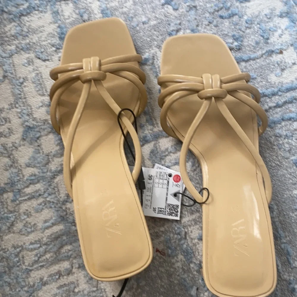 Zara Sandals bloggers fav - Picture 7 of 15